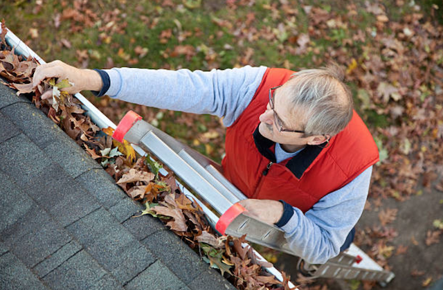 diy gutter cleaning